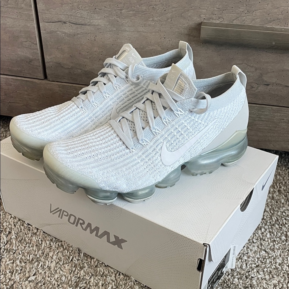Nike Vapormax Flyknit in Light Gray